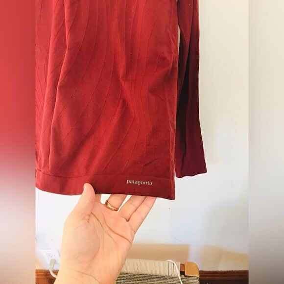 Patagonia | deep merlot red warm weather layer top - Picture 2 of 6
